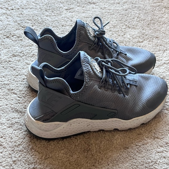 NIKE grey AIR HUARACHE sneakers - Picture 3 of 6